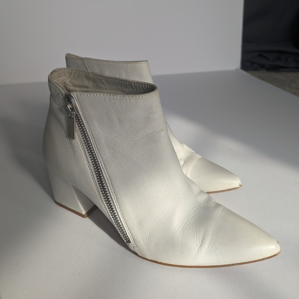 Christian Di Riccio white leather ankle boots size 39